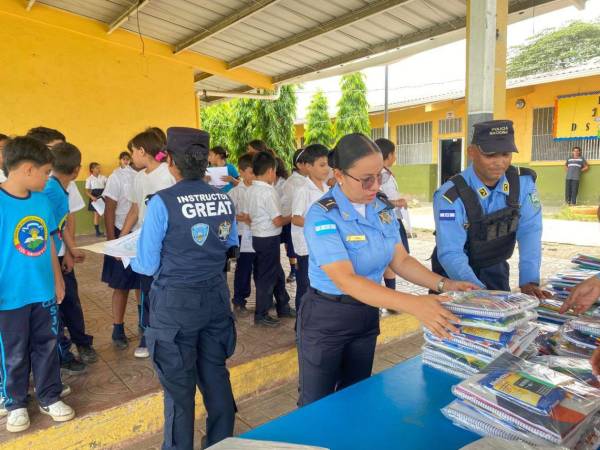 Los estudiantes participaron en la clausura del Programa Great, donde recibieron sus certificados por completar el proceso de formación.