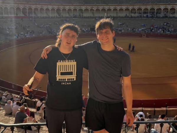 Allegados al youtuber Gaspar 'Gaspi' Prim Díaz y al productor Lucas Vignale, ambos argentinos que figuran en el listado de pasajeros de uno de los helicópteros que chocó este domingo contra otro en Río de Janeiro, lamentaron el accidente a la espera de la confirmación de las identidades de las víctimas.