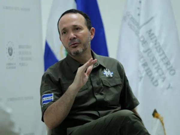 Imagen de Gustavo Villatoro, ministro de Justicia y Seguridad Pública de El Salvador, durante una entrevista.