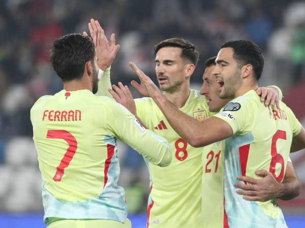 Jugadores de España ceelbrando.