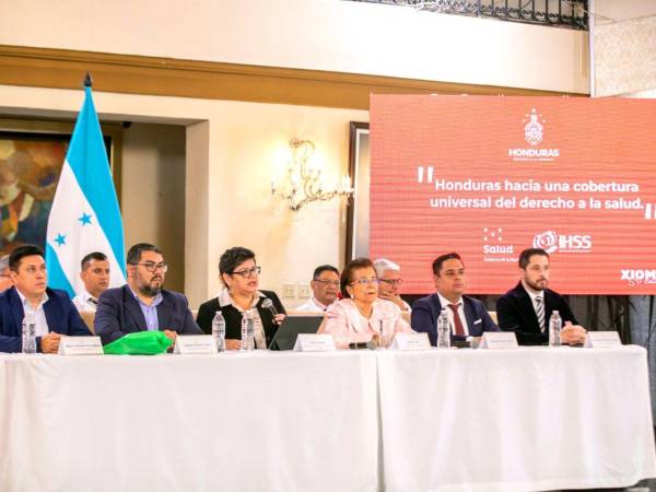 Las autoridades de Salud y el IHSS presentaron la iniciativa de entregar las medicinas en casa,que comenzará a partir del 1 de julio.