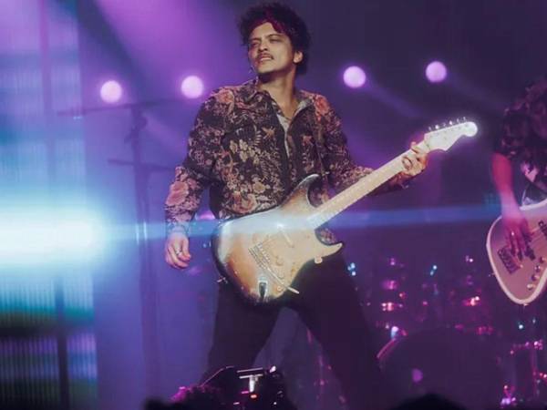 Bruno Mars durante una de sus presentaciones musicales. Fotografía de archivo.