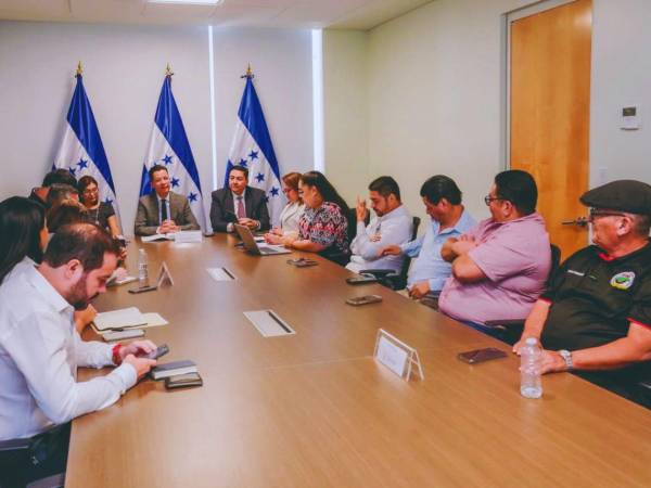 Negociación del salario mínimo 2026 sigue sin consenso tras 103 días. Ajuste oscilaría entre L500 y L1,200.