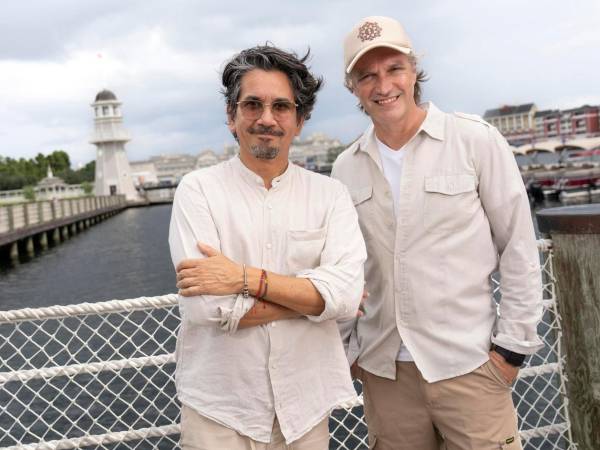 Los integrantes de Bacilos, Jorge Villamizar y André López, quienes serán los grandes mariscales del desfile 'Juntos somos magia', en la inauguración de la celebración del Mes de la Herencia Hispana y Latinoamericana.