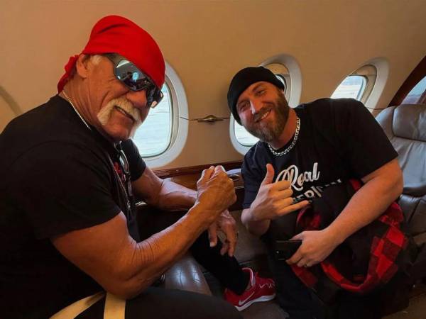 Nick Hogan compartió en Instagram esta imagen junto a su padre, Hulk Hogan.