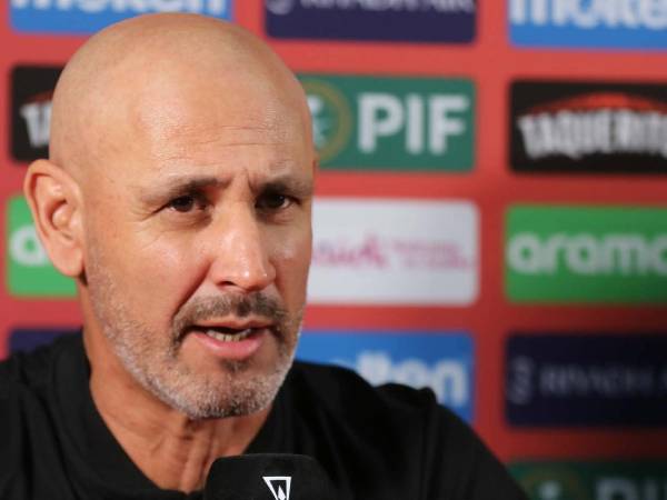 Eduardo Espinel en conferencia de prensa previo al duelo ante Firpo en el Nacional.