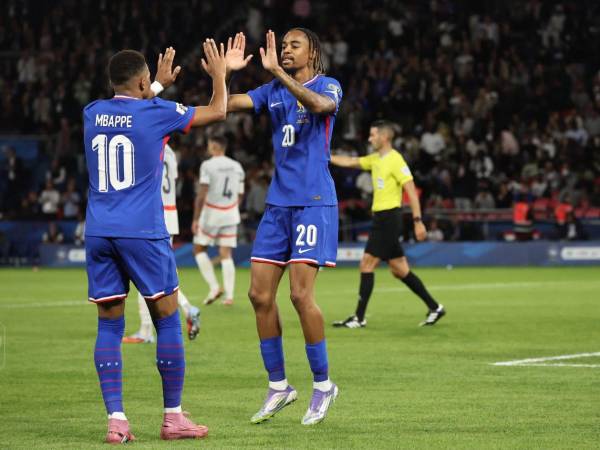Mbappé celebrando su gol con Francia.