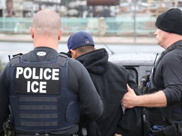 La ofensiva migratoria impulsada por el presidente Donald Trump elevó las detenciones de migrantes a un récord mensual en julio, con más de 50.000 arrestos.