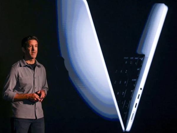 John Ternus hereda el 1 de septiembre el imperio financiero consolidado por Tim Cook en Apple.