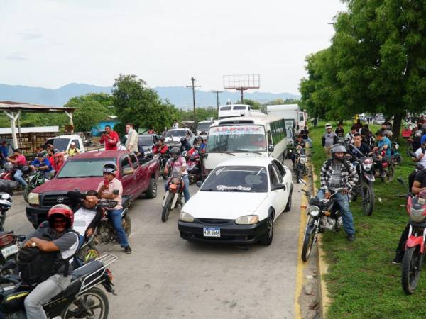 El parque vehicular de Honduras está conformado por 3,438,226 unidades, según datos del Instituto de la Propiedad (IP). Entre los vehículos particulares, las motocicletas lideran con 1,744,484 registradas, seguidas por los automóviles, con 1,524,166.