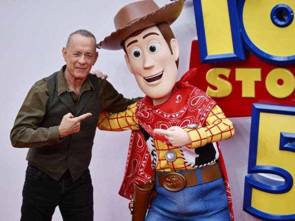 Los protagonistas de Toy Story 5 y los actores que les dan voz en la versión original conquistaron este miércoles al público londinense durante la presentación de la quinta entrega de la franquicia animada de Disney Pixar, donde se proyectó un adelanto de 45 minutos de la película, que llegará a los cines en junio.