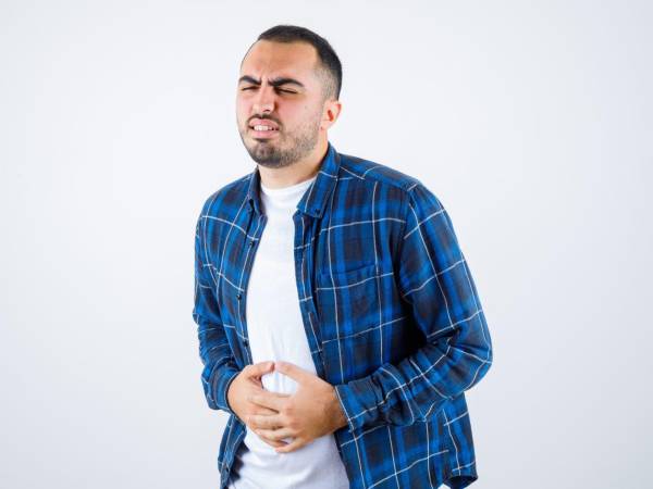 Se recomienda explorar alternativas vegetales o lácteos sin lactosa.