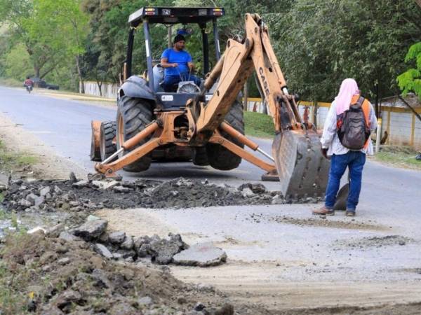 El decreto contempla obras de pavimentación y reconstrucción vial en La Lima, Potrerillos, San Francisco de Yojoa y Santa Cruz. En la foto, la carretera hacia Ticamaya y San José del Boquerón recientemente bacheada con el plan de emergencia de repaciones viales realizado por el actual gobierno.
