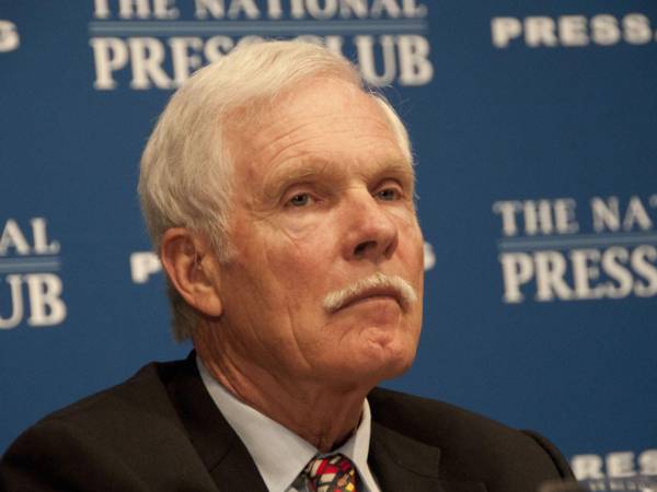El empresario y filántropo Ted Turner, reconocido por revolucionar la industria informativa global, falleció este miércoles a los 87 años, según confirmó su compañía Turner Enterprises.