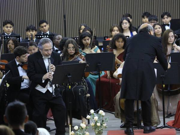 La Orquesta Sinfónica Victoriano López acompañó al artista internacional Ricardo Castañeda durante la interpretación del concierto para oboe de Alessandro Marcello.