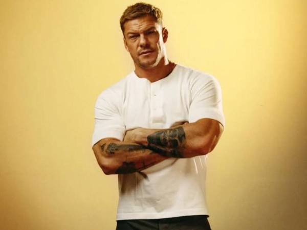 Alan Ritchson es el protagonista de la serie ‘<b>Reacher</b>’ y de la exitosa película de Netflix War Machine (Máquina de Guerra).