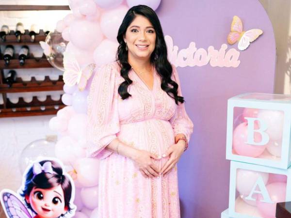 Carmen Villalobos de Linares.