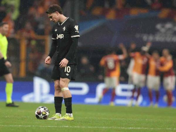 Juventus sufrió terrible goleada en la ida de los playoffs de la Champions League.