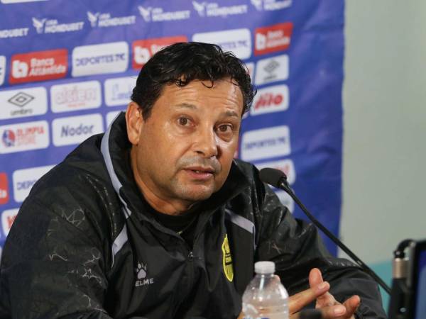 Jeaustin Campos en conferencia de prensa luego del partido del Real España ante el Olimpia.