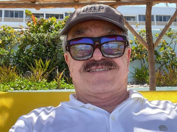 El conductor mexicano Pedro Sola vivió una experiencia diferente al visitar por primera vez un centro de rehabilitación animal, donde tuvo contacto con perros rescatados y reconoció que la jornada lo conmovió.