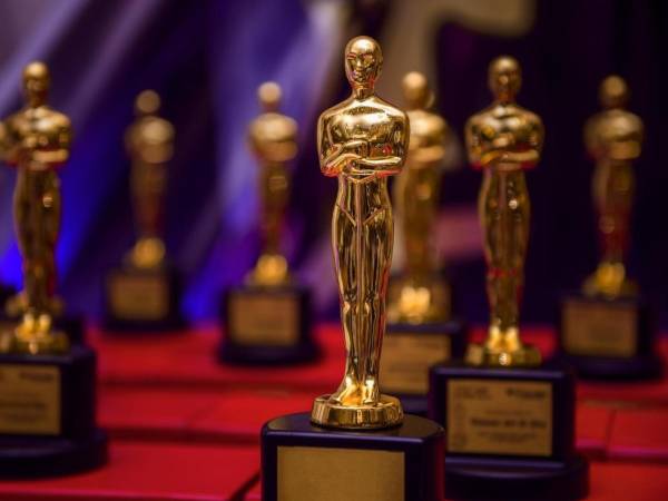 El premio de la Academia de Artes y Ciencias Cinematográficas, conocido popularmente como premios Óscar, es una distinción anual que se entrega a la excelencia de la industria cinematográfica.