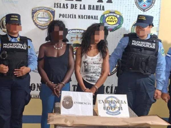Ambas sospechosas fueron trasladadas a las instalaciones policiales de la localidad.