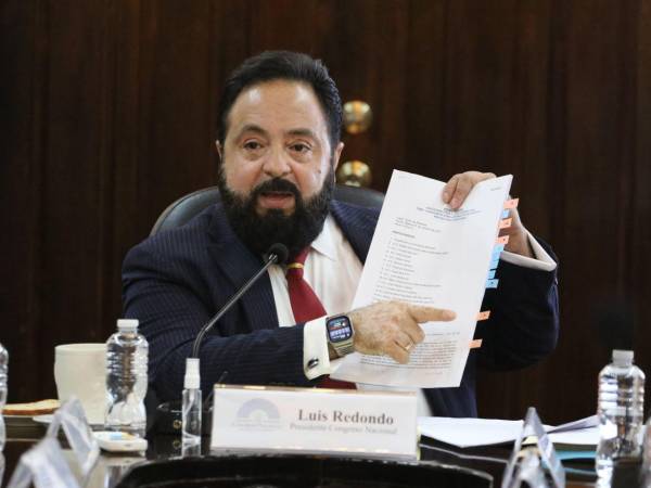 Desde la oposición advierten que Luis Redondo no está actuando con legitimidad.