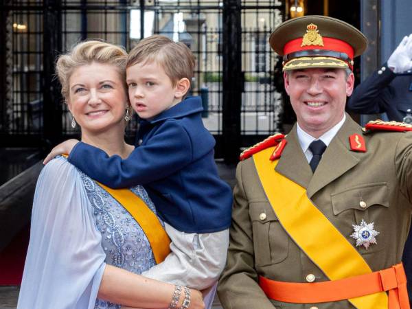 La atención del mundo entero se va hacia Charles, quien se ha convertido en el heredero más joven de Europa.