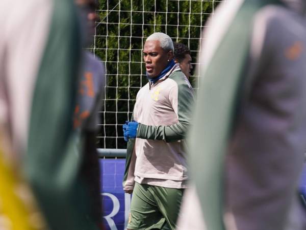 Deiby Flores estuvo entrenando con la Selección de Honduras para el amistoso ante Perú.