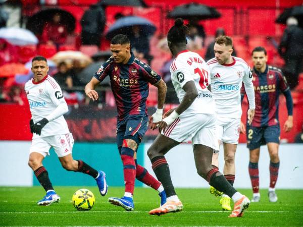 Kervin Arriaga jugando ante el Sevilla por la jornada 18 de LaLiga.