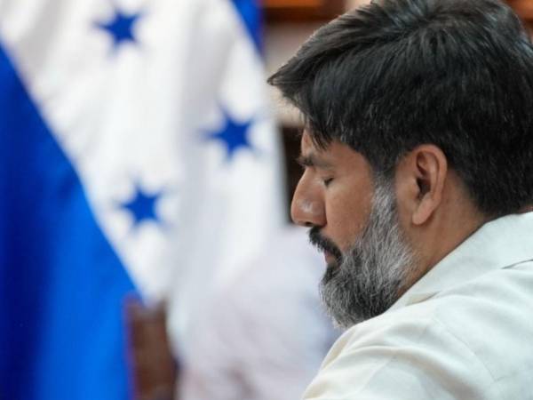 Este miércoles 25 de marzo de 2026, la comisión especial encargada del juicio político contra el exfiscal general, Johel Zelaya, presentará su informe ante el Congreso Nacional, como parte del proceso para determinar posibles responsabilidades en el desempeño de sus funciones.