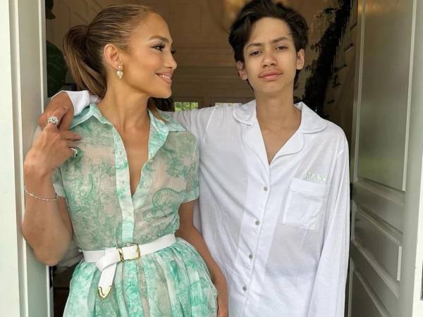 Jennifer López y su hijo Max.