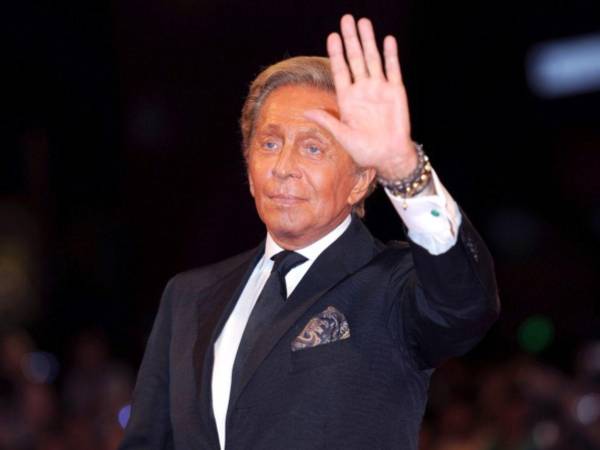 Valentino fue considerado como el último emperador del diseño durante una carrera de 45 años al frente de su casa de moda.
