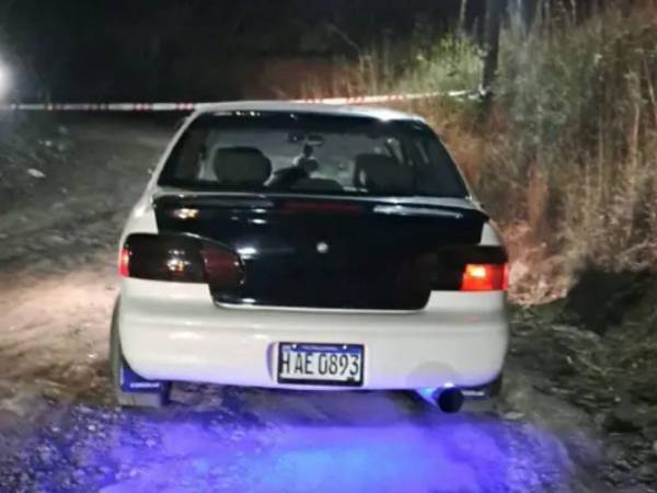 Este vehículo fue encontrado cerca de los cuerpos sin vida.