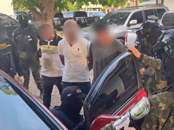 La Dirección de Lucha Contra el Narcotráfico (DLCN) capturó a tres hombres por presunta posesión de droga en Choluteca.