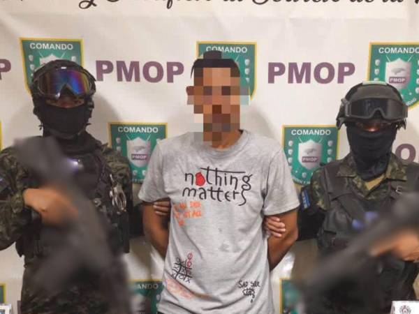 Detienen a un hombre de 42 años por presunta distribución de drogas en Naco.