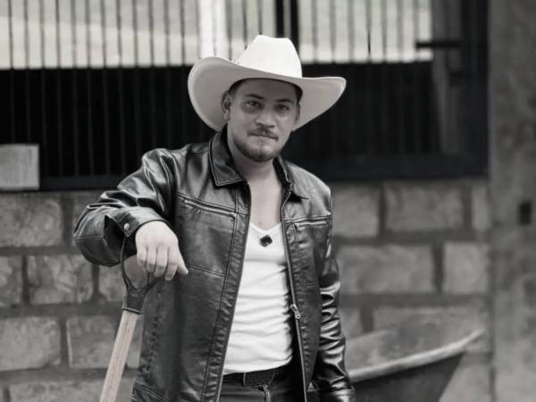 El creador de contenido hondureño Hernán Martínez, reconocido por su contenido en redes sociales, murió recientemente luego de permanecer varios días en condición delicada a causa de un accidente vial registrado en Tegucigalpa.