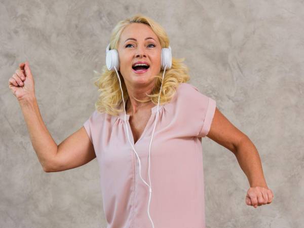 Musicoterapia: Tiene la capacidad de mejorar el estado de ánimo y reducir síntomas de depresión y ansiedad.