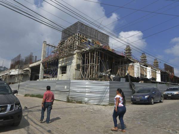 La constructora española Taller de Arquitectura Sánchez Horneros (TASH) emitió un comunicado exigiendo la rectificación y retiro de reportajes de investigación sobre proyectos hospitalarios en Honduras.