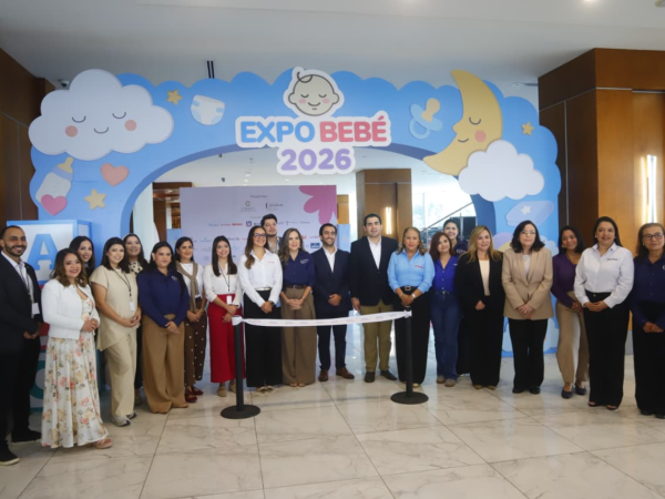 Con el corte de cinta, organizadores dieron por inaugurada la Expo Bebé 2026, un encuentro que reúne a especialistas y familias en San Pedro Sula.