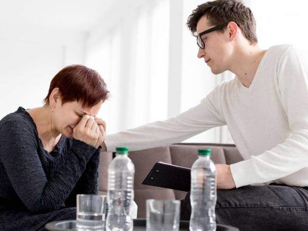 Más allá de las palabras, el acompañamiento genuino y la escucha activa son las herramientas más valiosas para apoyar a quienes atraviesan episodios de ansiedad.