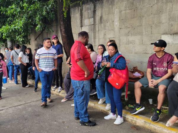 Los empleados señalaron que únicamente el<b> </b>personal paramédico logró entrar a las instalaciones para continuar con sus funciones.