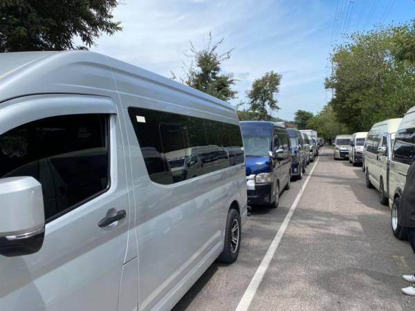 En Villanueva, el transporte público urbano e interurbano suspendió operaciones.