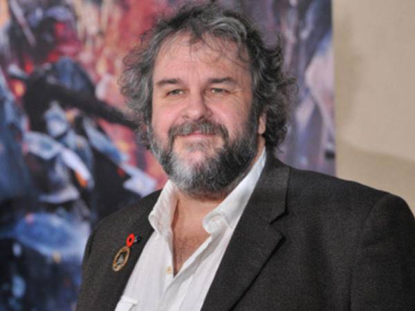 Sobre sus futuros proyectos, Peter Jackson continúa que se encuentra preparando una nueva película sobre Tintín, el reportero de cómic.