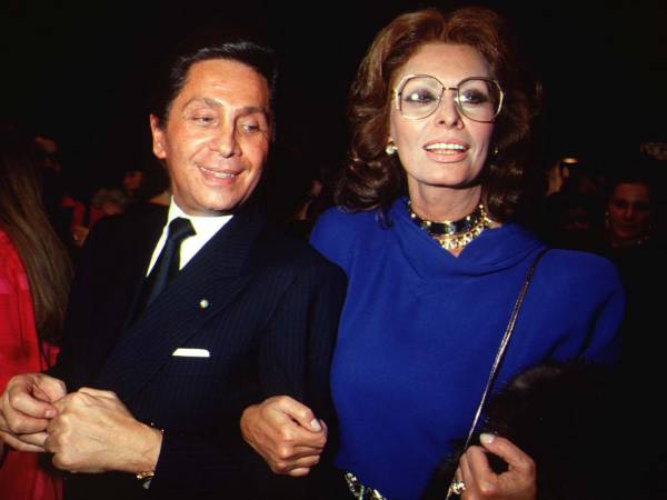 Valentino y Sophia Loren solían acudir juntos a varios eventos de moda.