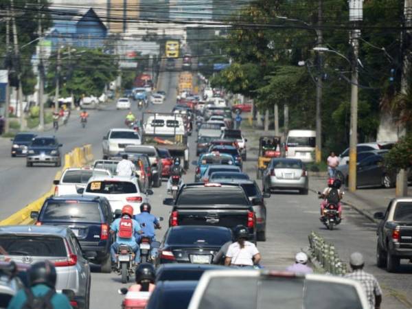 El aumento de los precios de los combustibles no sólo afecta a los dueños de vehículos, sino a empresas y ciudadanos que utilizan cualquier sistema de transporte. También a consumidores de cualquier producto y servicio.