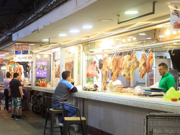 Los consumidores<b> </b>critican que no haya medidas efectivas por parte de las autoridades para regular los precios de los productos.