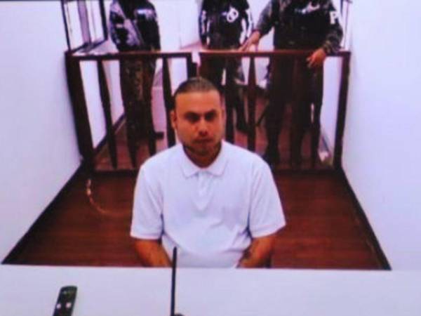 El juicio oral y público contra Gilbert Reyes, se desarrolla vía Zoom en los tribunales de la isla de Roatán.