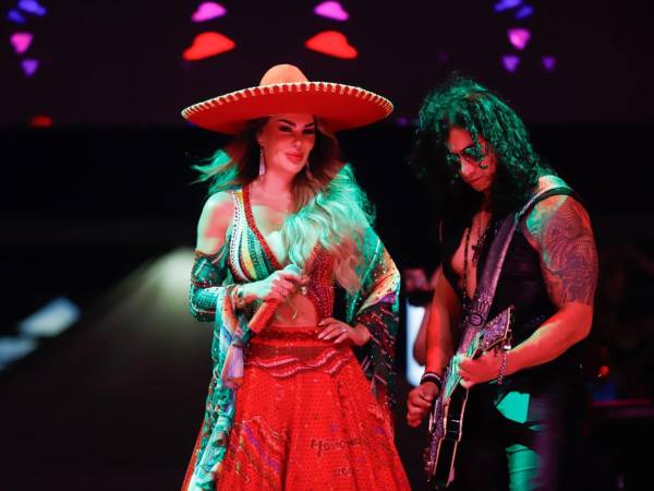 Ninel Conde se mostró muy agradecida con el público presente en el Campo AGAS.