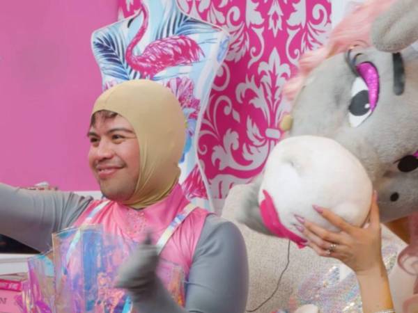 La Burrita Burrona, uno de los personajes más queridos y virales del entretenimiento digital latinoamericano, anunció su despedida oficial de la botarga que la acompañó desde sus inicios.